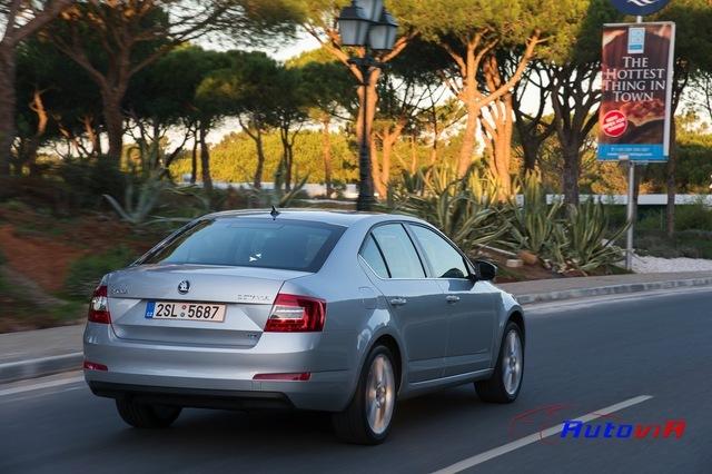 Škoda-Octavia-2013-19