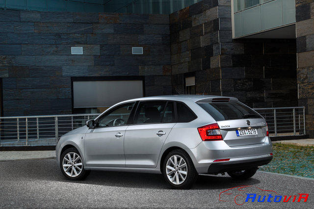 Skoda Spaceback 2013 01