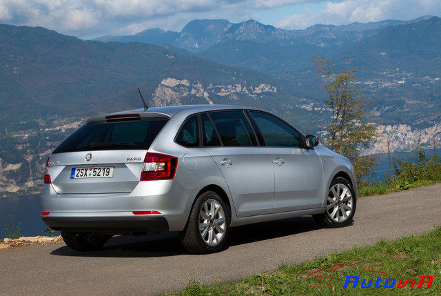 Skoda Spaceback 2013 24