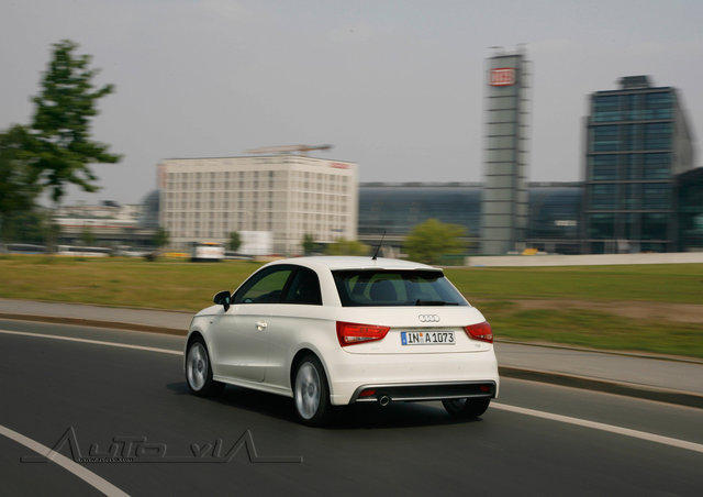 Audi A1 2010 01.jpg