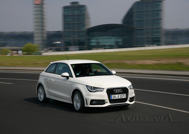 Audi A1 2010 02.jpg