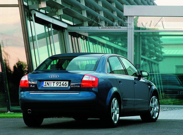 Audi A4 Hasta 2004 010