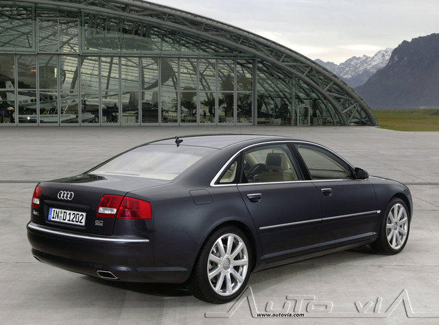 Audi A8 27 trasera