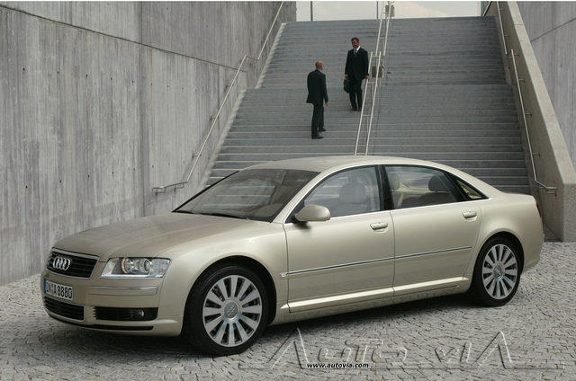 Audi A8 largo 1