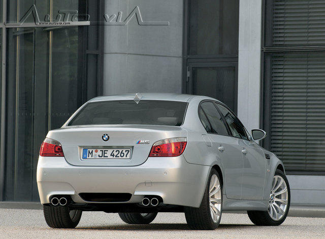 BMW M5 2004 10