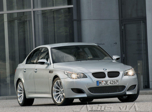 BMW M5 2004 11