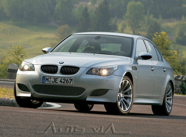 BMW M5 2004 13