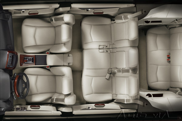 Cadillac SRX interior 4