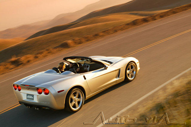 Chevrolete Corvette Convertible 23