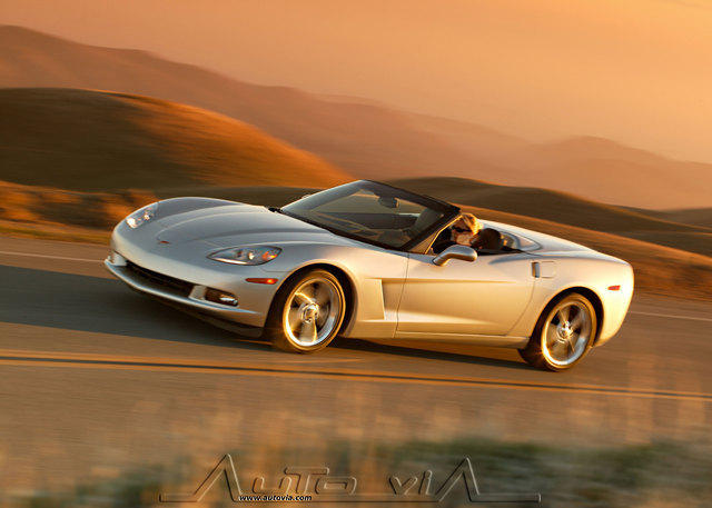 Chevrolete Corvette Convertible 24