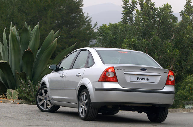 focus sedan 04