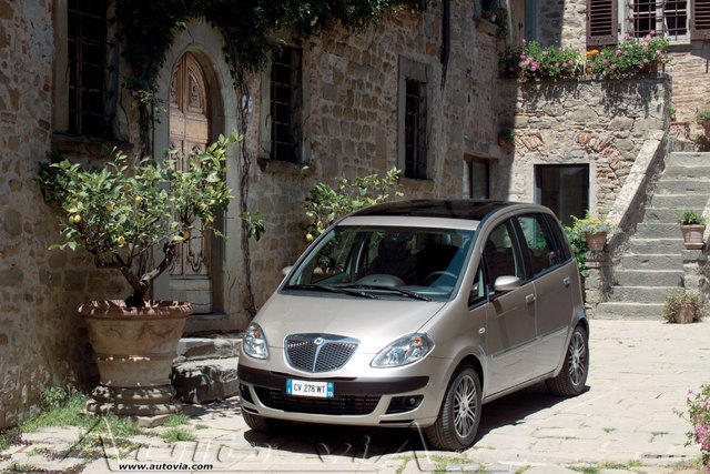 Lancia Musa 12