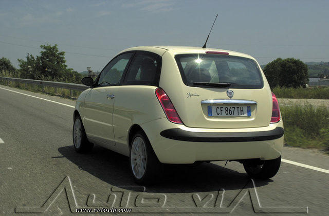 Lancia Ypsilon 21