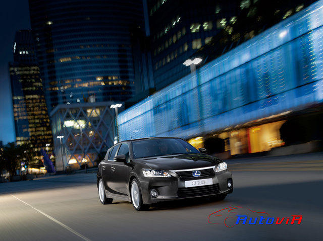 Lexus CT 200h - 11