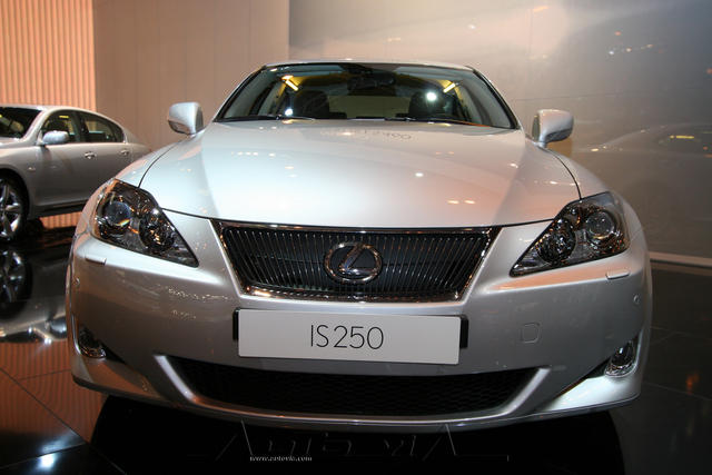 Lexus IS 10