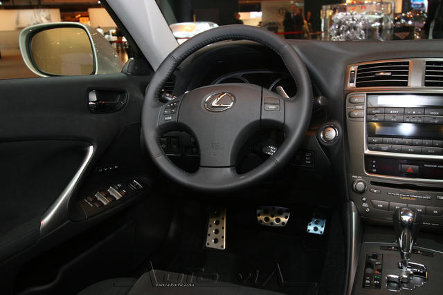 Lexus IS 18