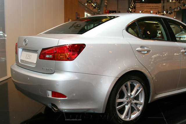 Lexus IS 9