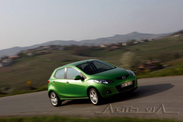 mazda 2 06