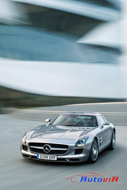 Mercedes-Benz SLS AMG - 12