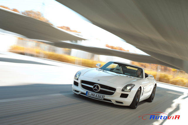 Mercedes-Benz SLS AMG Roadster - 22