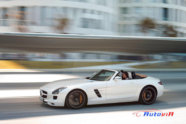 Mercedes-Benz SLS AMG Roadster - 23