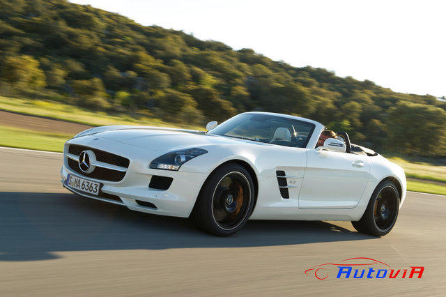 Mercedes-Benz SLS AMG Roadster - 34