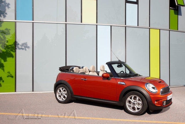 MINI Cooper S Convertible 2010 04