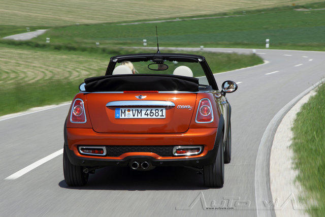 MINI Cooper S Convertible 2010 13