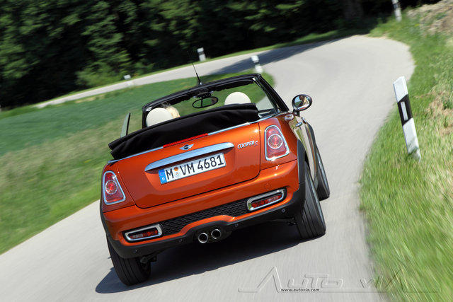 MINI Cooper S Convertible 2010 14