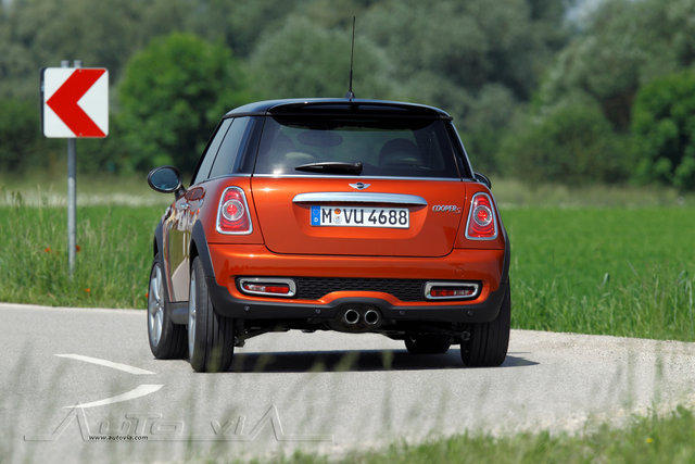 MINI Cooper S 2010 14