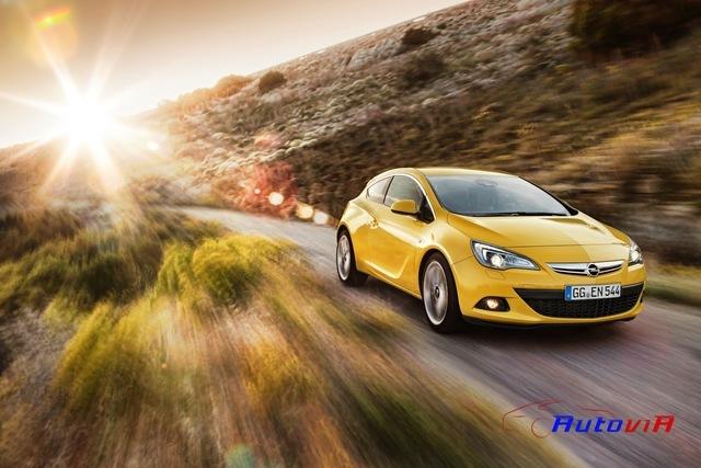 Opel Astra GTC 2013 10