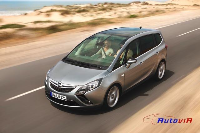 Opel Zafira Tourer 2013 01