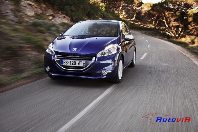 Peugeot-208-2012-013