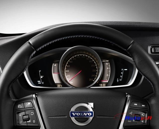 Volvo V40 Cross Country 2013 013