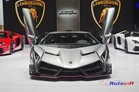 Lamborghini-Veneno-2013-12