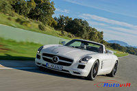 Mercedes-Benz SLS AMG Roadster - 33