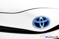 Toyota Yaris Hybrid 2013 02
